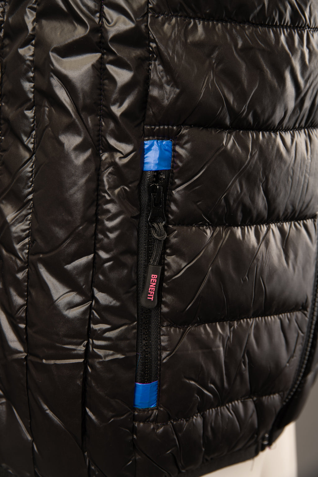 BENEFIT QUEEN VEST BLACK/BLUE