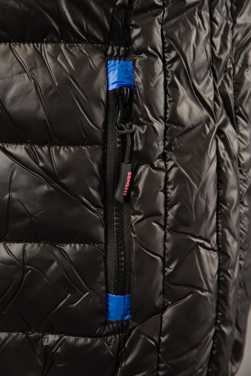 BENEFIT QUEEN VEST BLACK/BLUE